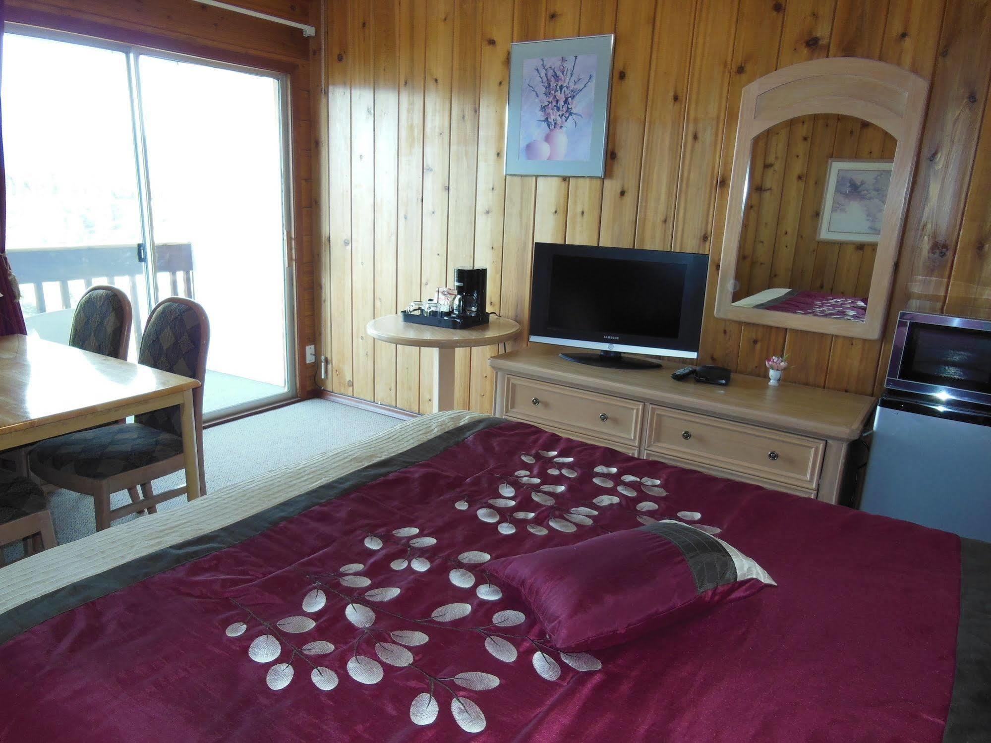 Motel Bo Radium Radium Hot Springs Luaran gambar